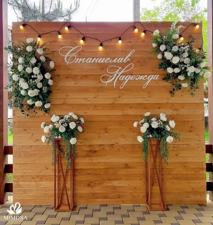 Backdrop chụp hình cưới với gỗ pallet