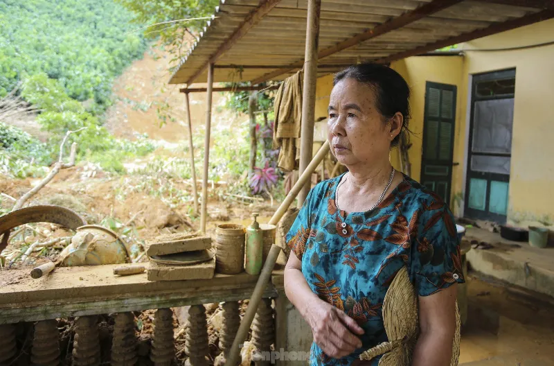 Cảnh tượng tan hoang bên trong ngôi nhà