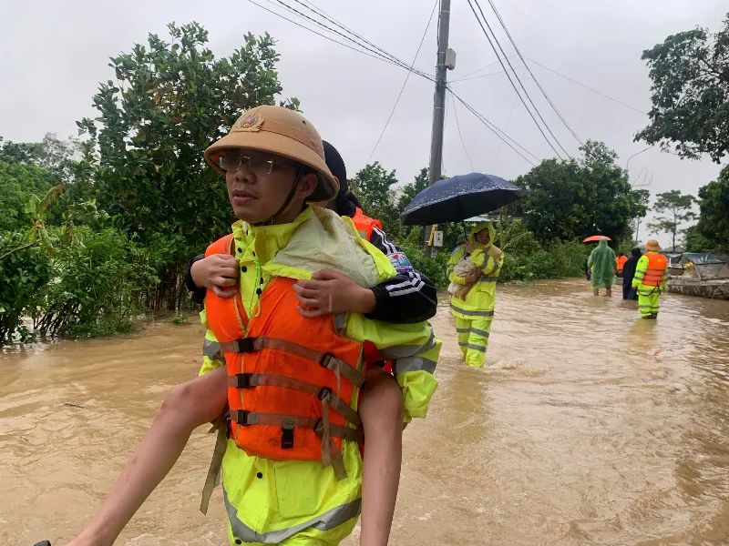 CSGT Hưng Yên phân luồng giao thông