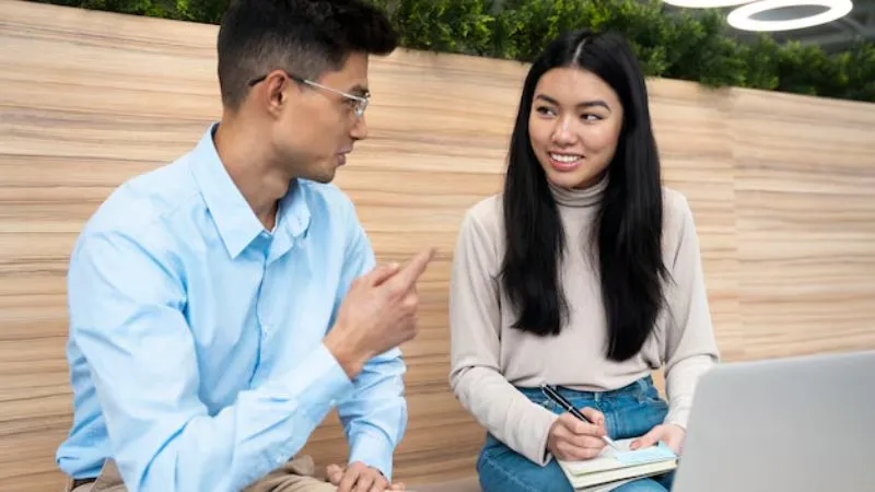 Kỹ năng giao tiếp xuất sắc là điểm mạnh của Thiên Bình sinh ngày 11 tháng 10
