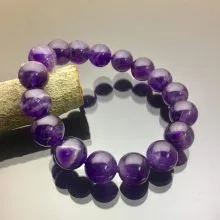 Màu tím mang lại may mắn cho người thuộc cung Bảo Bình