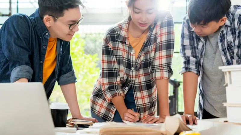 Bảo Bình nên trau dồi kỹ năng làm việc nhóm để phát triển sự nghiệp