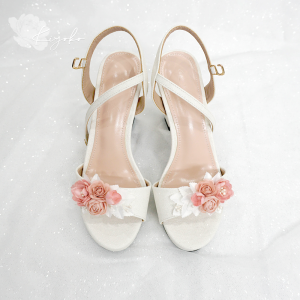 Giày cưới sandal gót vuông đính hoa màu hồng pastel 10cm