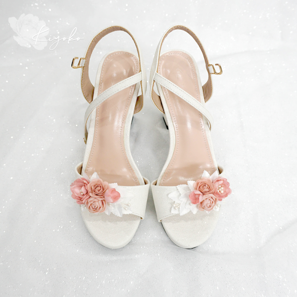 Giày cưới sandal gót vuông đính hoa màu hồng pastel 10cm