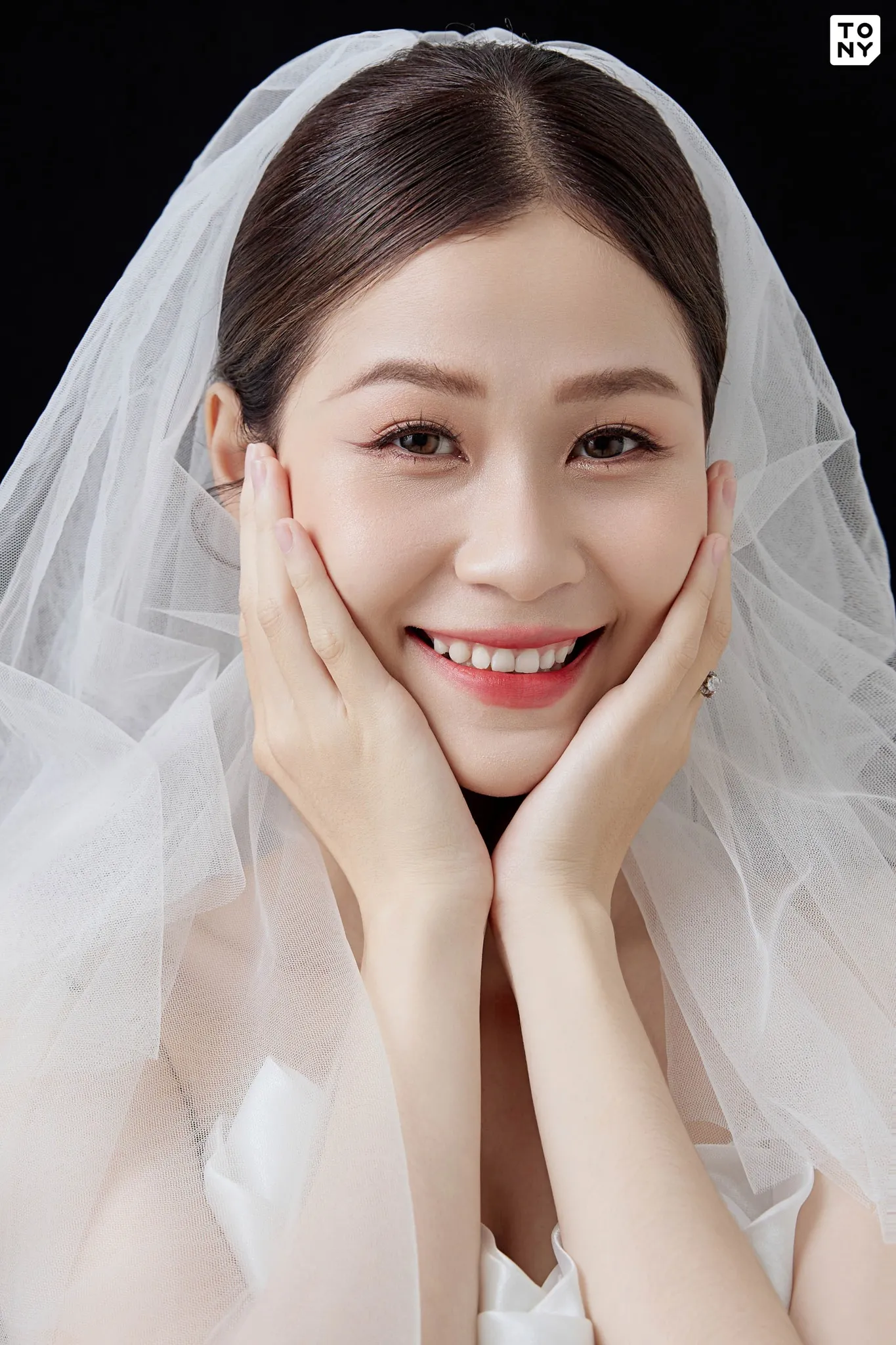 Tóc búi chải mượt