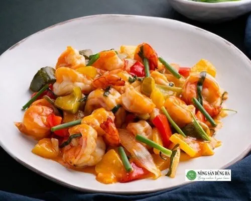 Tôm nõn xào dứa chua ngọt