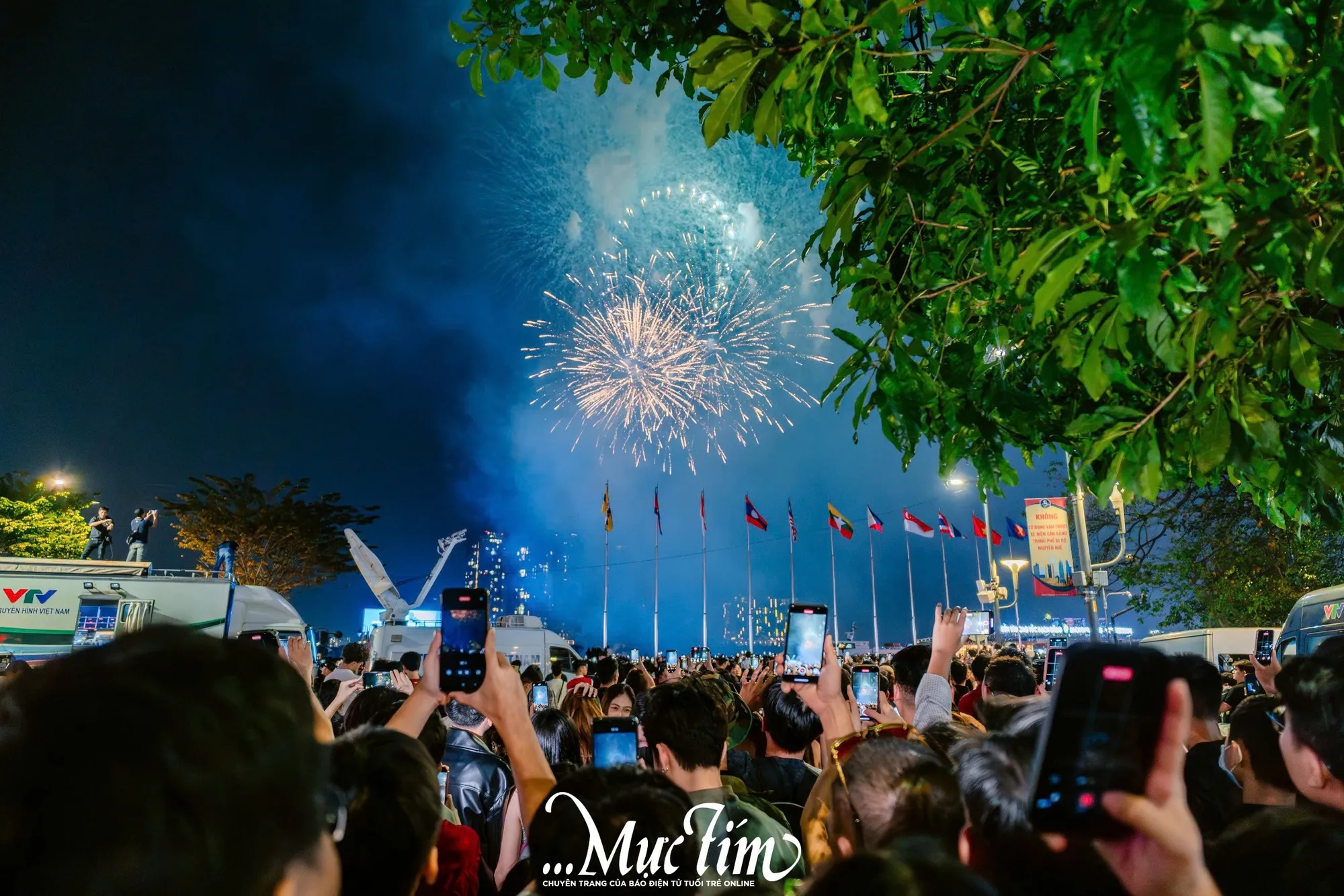 Người dân đếm ngược những ngày cuối năm chờ đón Tết Nguyên Đán Bính Ngọ 2026